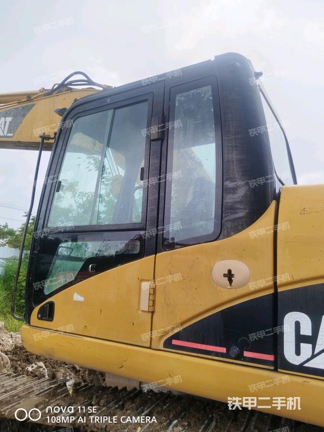 驾驶室正侧(驾驶室部分) 驾驶室正侧(驾驶室部分)