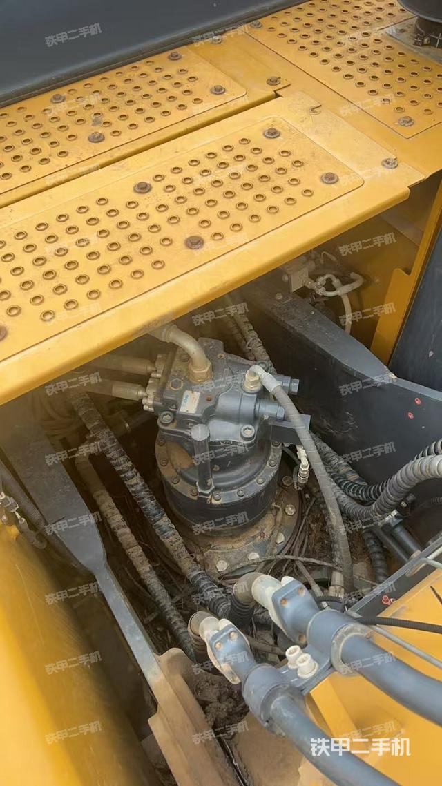 回轉(zhuǎn)馬達(dá)和主控閥(整機(jī)外觀) 回轉(zhuǎn)馬達(dá)和主控閥(整機(jī)外觀)