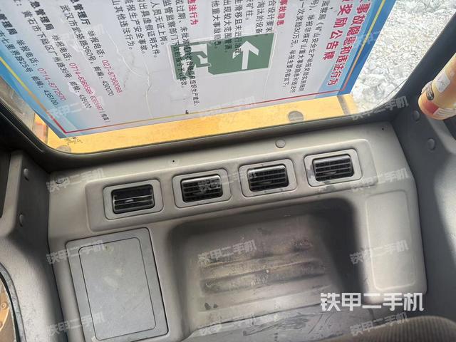 座椅后部(驾驶室部分) 座椅后部(驾驶室部分)