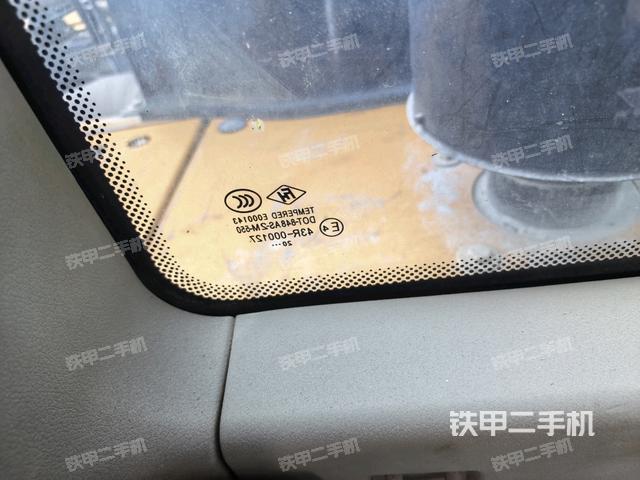 左后方玻璃角标(驾驶室部分) 左后方玻璃角标(驾驶室部分)