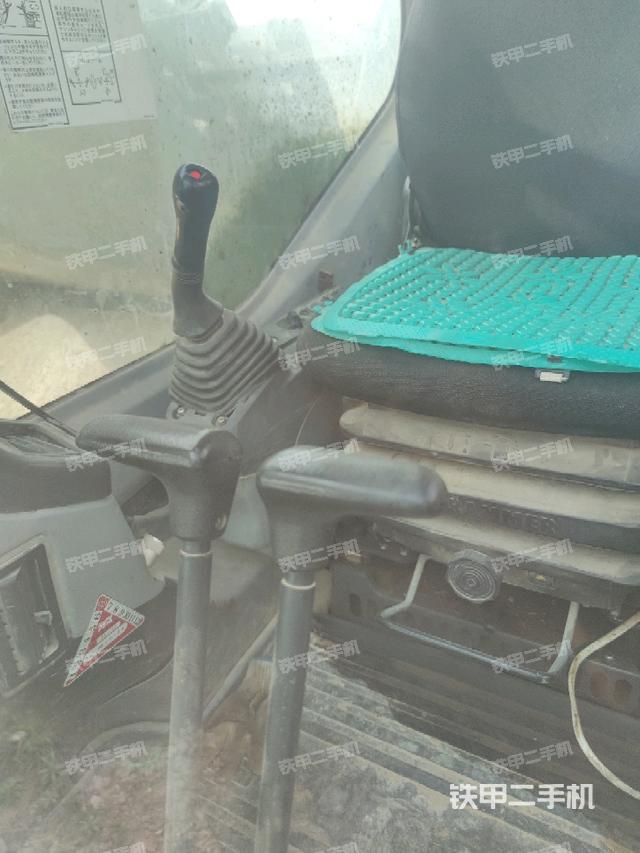 座椅右側(cè)控制臺/鑰匙門/油門/含右手柄(駕駛室部分) 座椅右側(cè)控制臺/鑰匙門/油門/含右手柄(駕駛室部分)