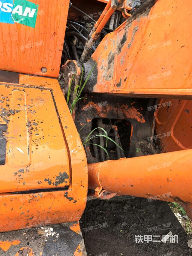 大臂根部?斜視(工作和回轉(zhuǎn)裝置) 大臂根部?斜視(工作和回轉(zhuǎn)裝置)