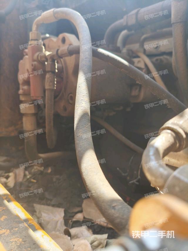 液壓泵艙室正面整體(整機(jī)外觀) 液壓泵艙室正面整體(整機(jī)外觀)