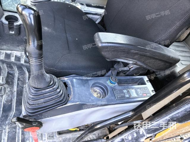 座椅后部(驾驶室部分) 座椅后部(驾驶室部分)