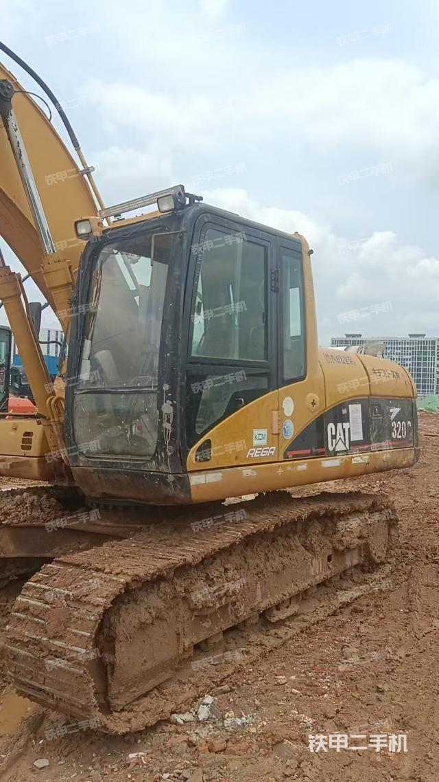 驾驶室顶部(整机外观) 驾驶室顶部(整机外观)