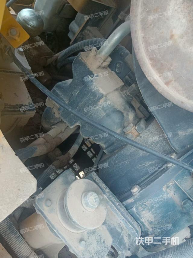 液压泵舱室正面整体(整机外观) 液压泵舱室正面整体(整机外观)