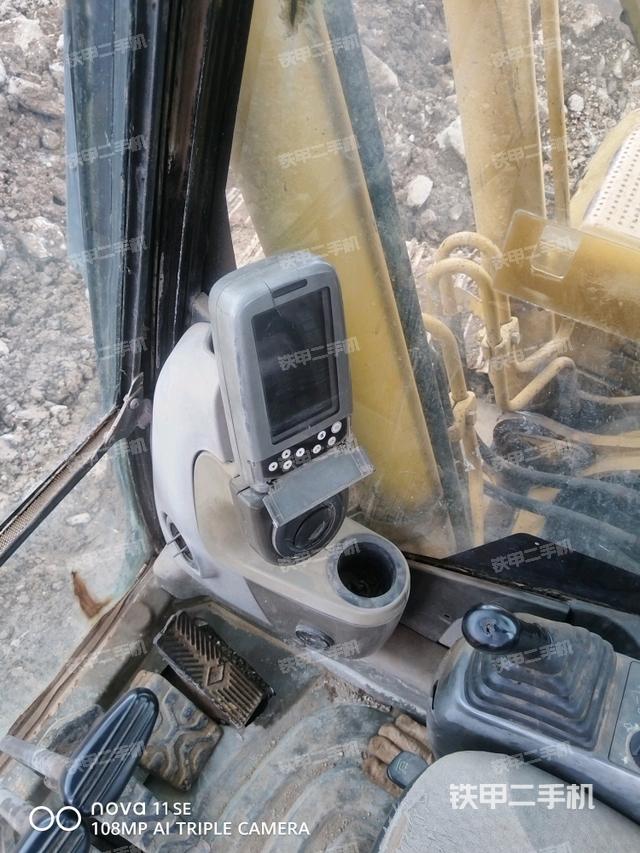 显示屏 (驾驶室部分) 显示屏 (驾驶室部分)