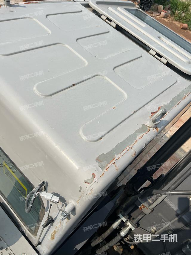 驾驶室顶部（整机外观）