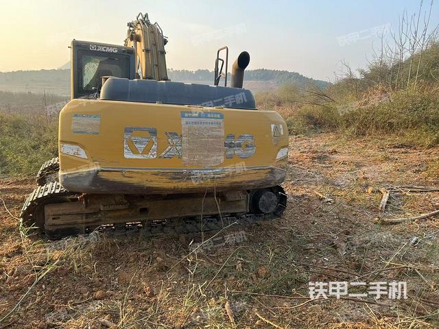 駕駛室頂部(整機(jī)外觀) 駕駛室頂部(整機(jī)外觀)