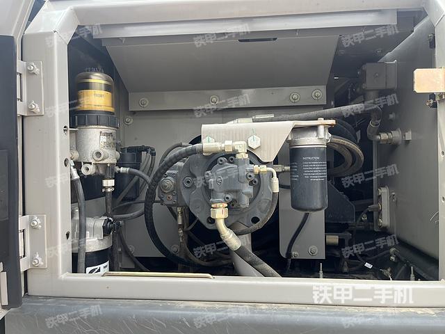 液压泵舱室正面整体（整机外观）