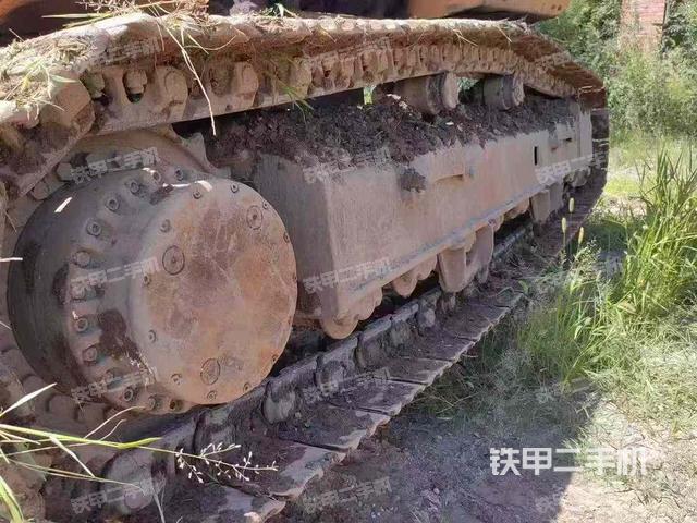 单侧履带整体(整机外观) 单侧履带整体(整机外观)