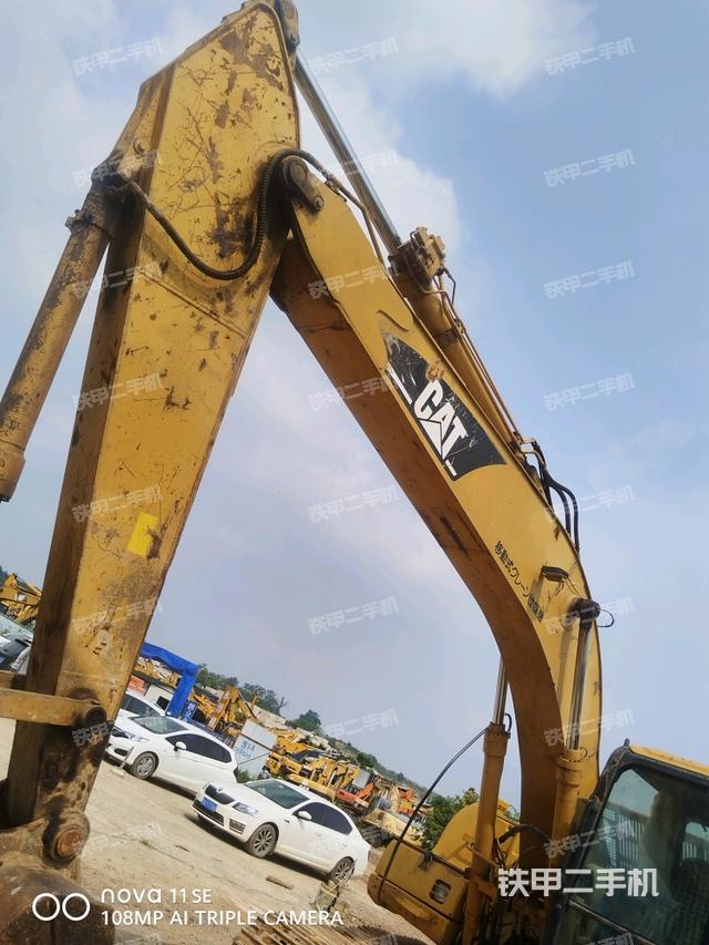 小臂整体左后(工作和回转装置) 小臂整体左后(工作和回转装置)