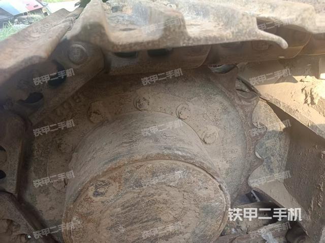 单侧履带整体(整机外观) 单侧履带整体(整机外观)