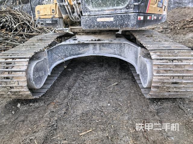 转盘和下车架正前(工作和回转装置) 转盘和下车架正前(工作和回转装置)