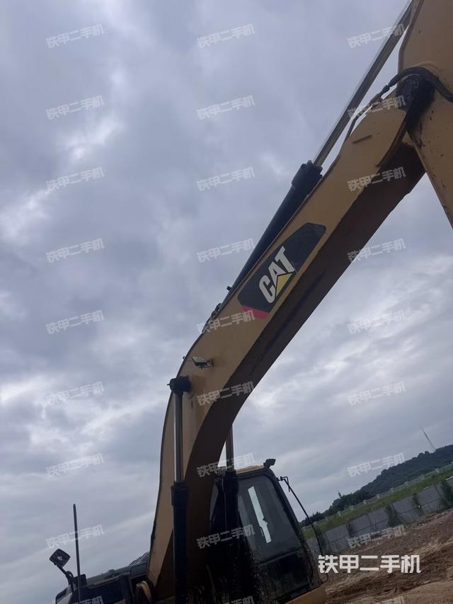 大臂整体 右侧(工作和回转装置) 大臂整体 右侧(工作和回转装置)