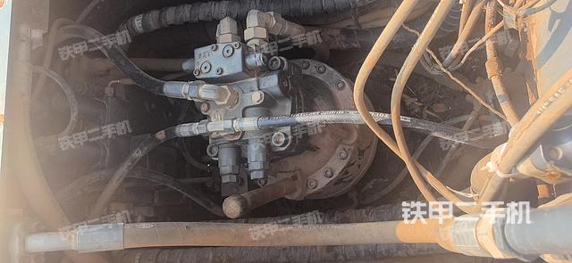 回轉(zhuǎn)馬達和主控閥（整機外觀）