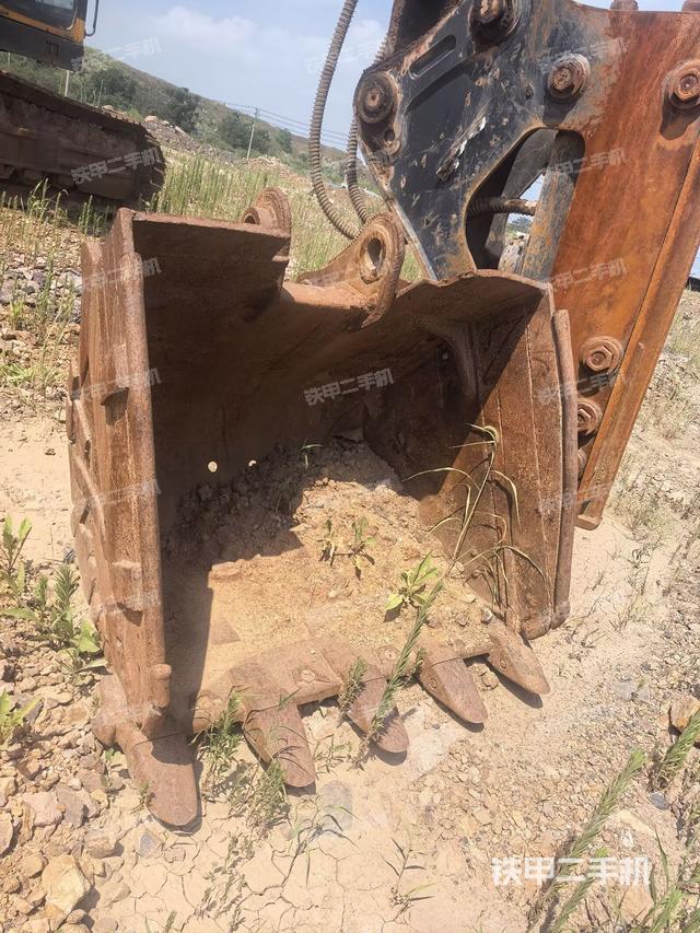 铲斗右后整体（工作和回转装置）