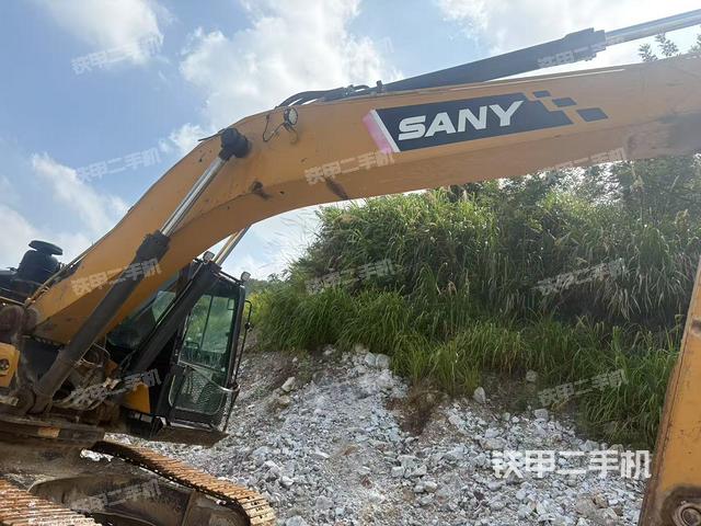 大臂整体 右侧(工作和回转装置) 大臂整体 右侧(工作和回转装置)