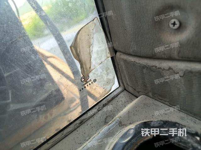 左后方玻璃角標(駕駛室部分) 左后方玻璃角標(駕駛室部分)