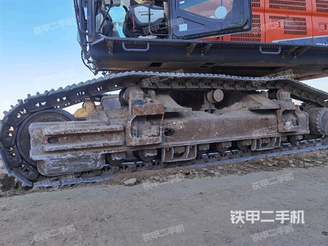 單側(cè)履帶整體(整機外觀) 單側(cè)履帶整體(整機外觀)