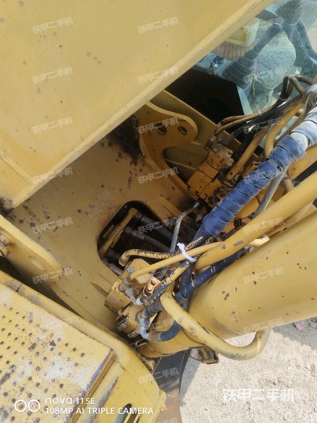 大臂根部 斜视(工作和回转装置) 大臂根部 斜视(工作和回转装置)