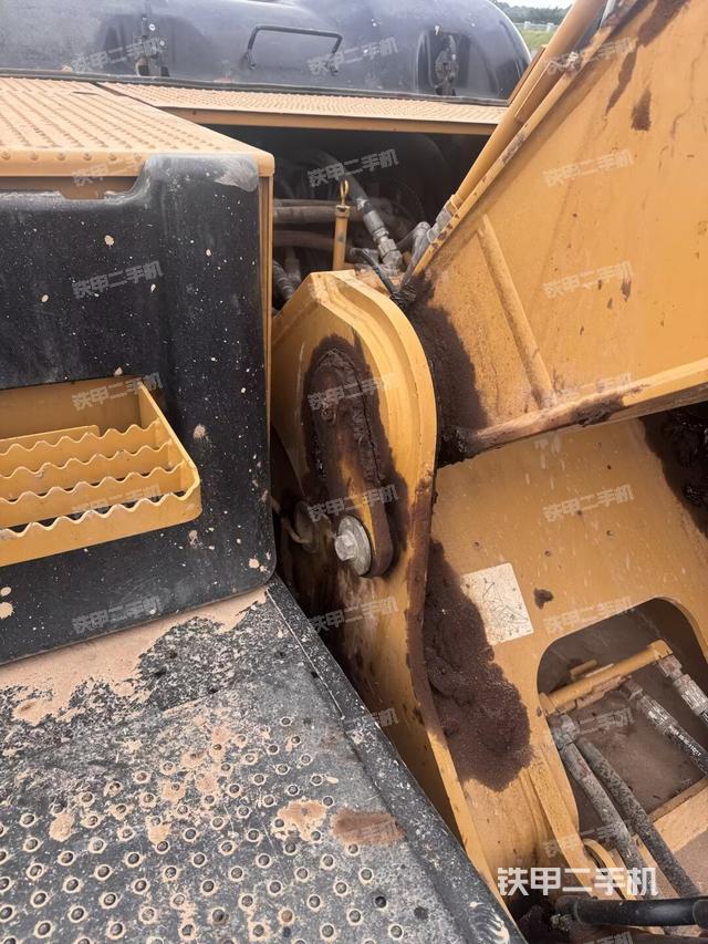 大臂根部 斜视(工作和回转装置) 大臂根部 斜视(工作和回转装置)