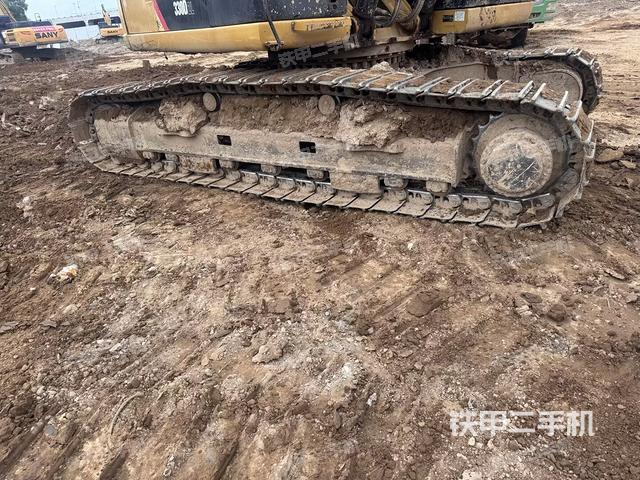 左导向轮(行走机构) 左导向轮(行走机构)