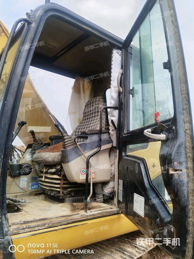 右侧玻璃角标(驾驶室部分) 右侧玻璃角标(驾驶室部分)