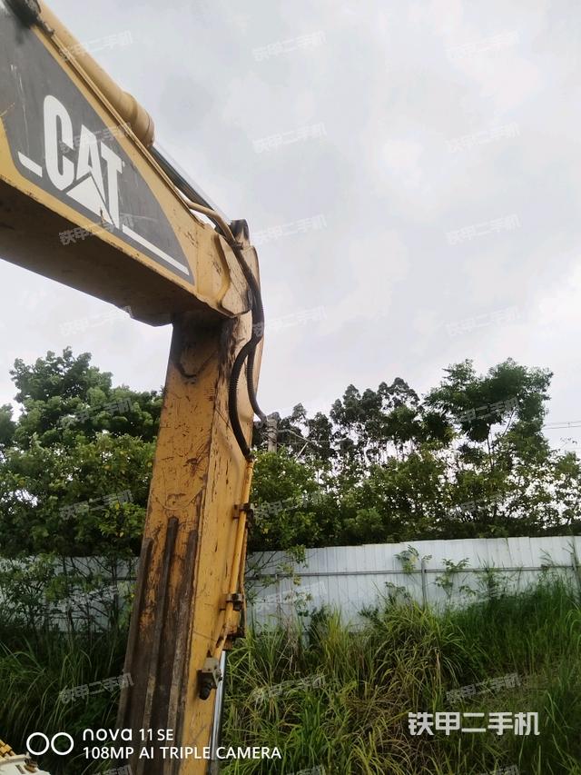 小臂整体右前(工作和回转装置) 小臂整体右前(工作和回转装置)