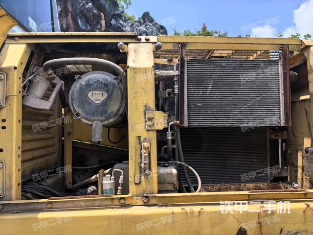 散熱器正面(大件艙室) 散熱器正面(大件艙室)