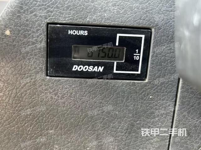 驾驶室整体(整机外观) 驾驶室整体(整机外观)