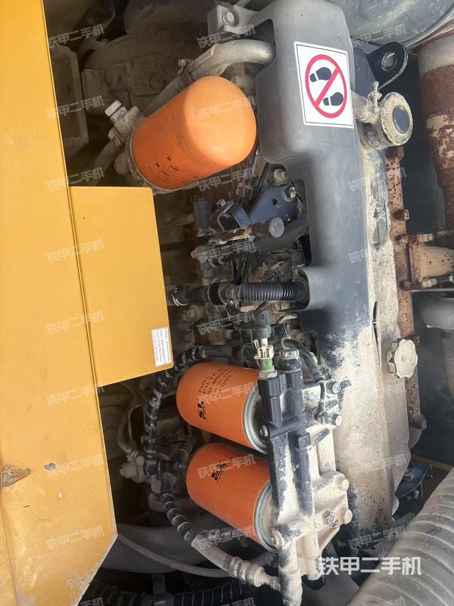 发动机室(上车部件) 发动机室(上车部件)