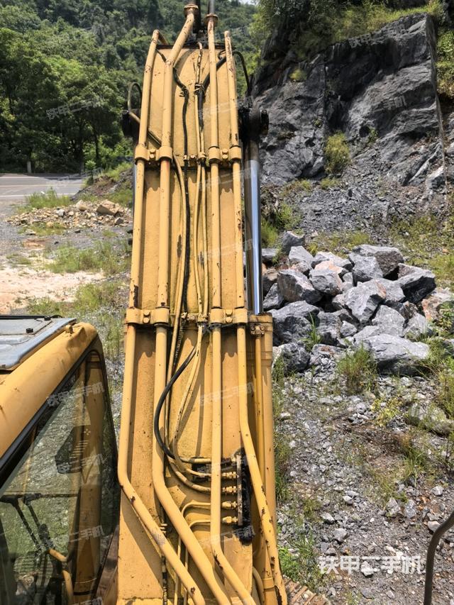 大臂背部俯視(工作和回轉(zhuǎn)裝置) 大臂背部俯視(工作和回轉(zhuǎn)裝置)