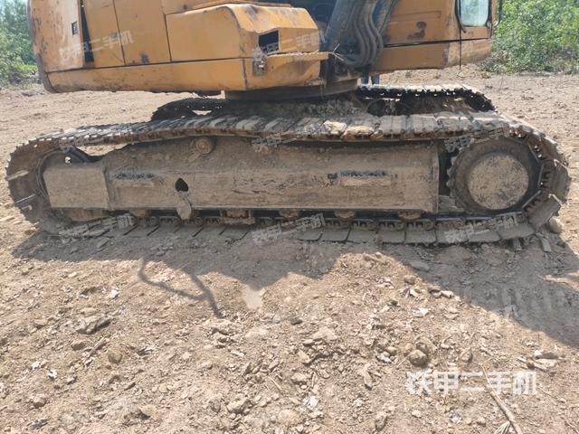 單側(cè)履帶整體(整機(jī)外觀) 單側(cè)履帶整體(整機(jī)外觀)