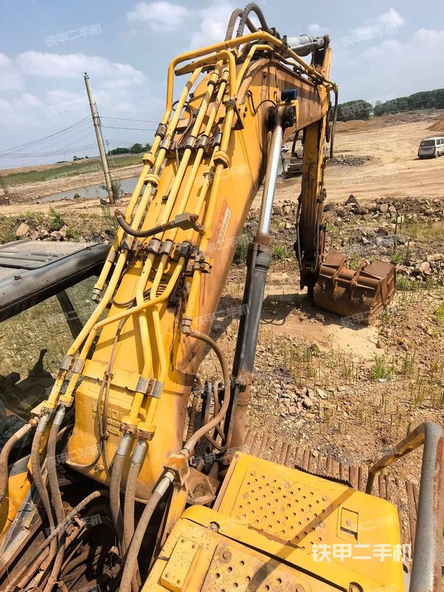 大臂背部俯视（工作和回转装置）