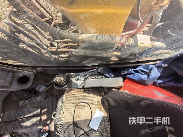 座椅右侧控制台/钥匙门/油门/含右手柄（驾驶室部分）