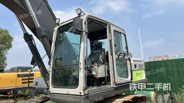 驾驶室整体（整机外观）