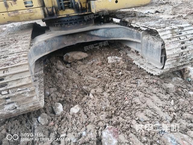 转盘和下车架正前(工作和回转装置) 转盘和下车架正前(工作和回转装置)