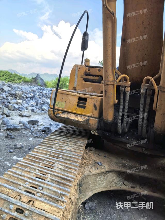 大臂油缸整體?豎拍(工作和回轉(zhuǎn)裝置) 大臂油缸整體?豎拍(工作和回轉(zhuǎn)裝置)