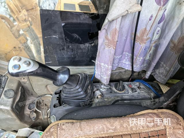 后窗玻璃角標(駕駛室部分) 后窗玻璃角標(駕駛室部分)