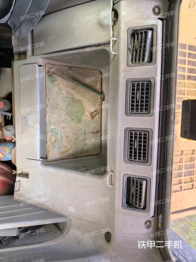 座椅后部(駕駛室部分) 座椅后部(駕駛室部分)