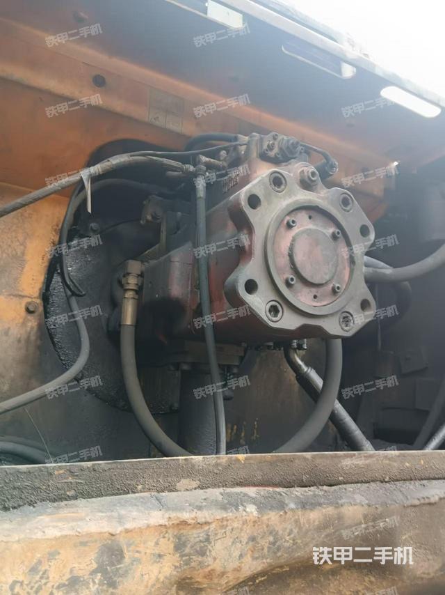 液壓泵艙室正面整體（整機(jī)外觀）