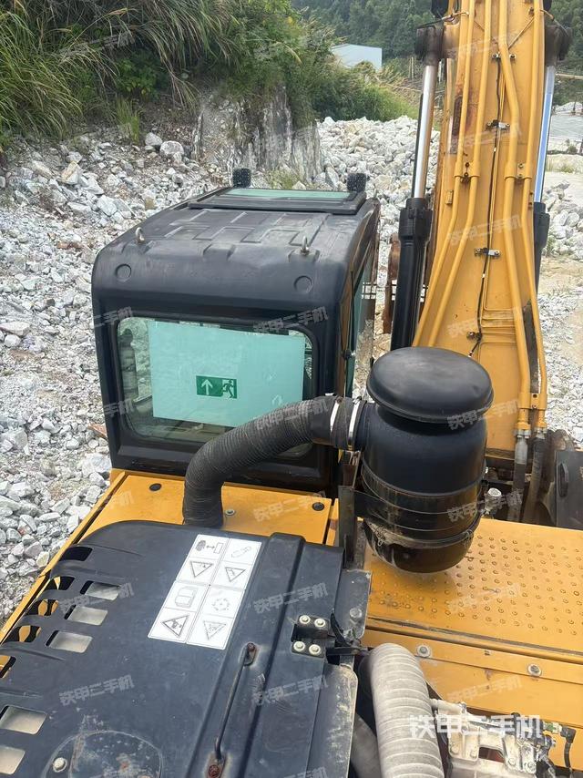 驾驶室顶部俯视(上车部件) 驾驶室顶部俯视(上车部件)