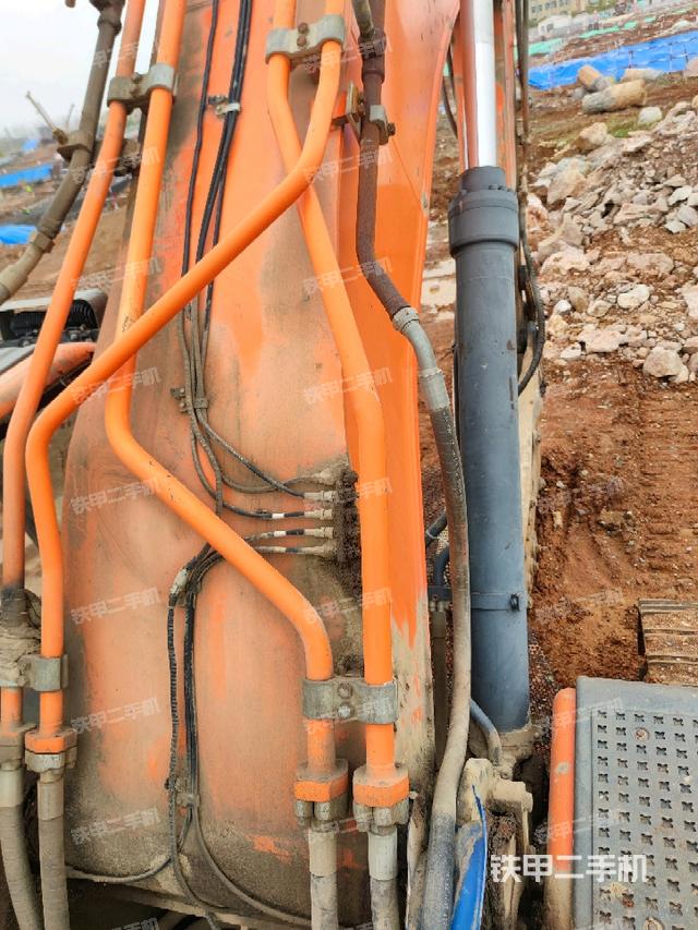 大臂背部俯视（工作和回转装置）