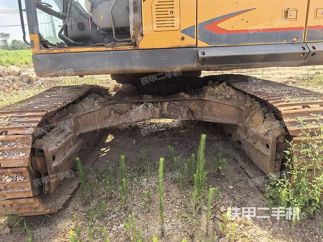 转盘和下车架正前（工作和回转装置）