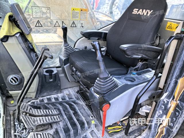 后窗玻璃角标(驾驶室部分) 后窗玻璃角标(驾驶室部分)