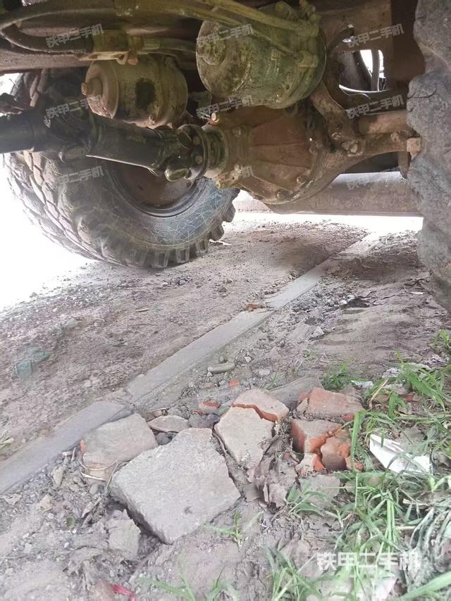 液压泵舱室正面整体(整机外观) 液压泵舱室正面整体(整机外观)