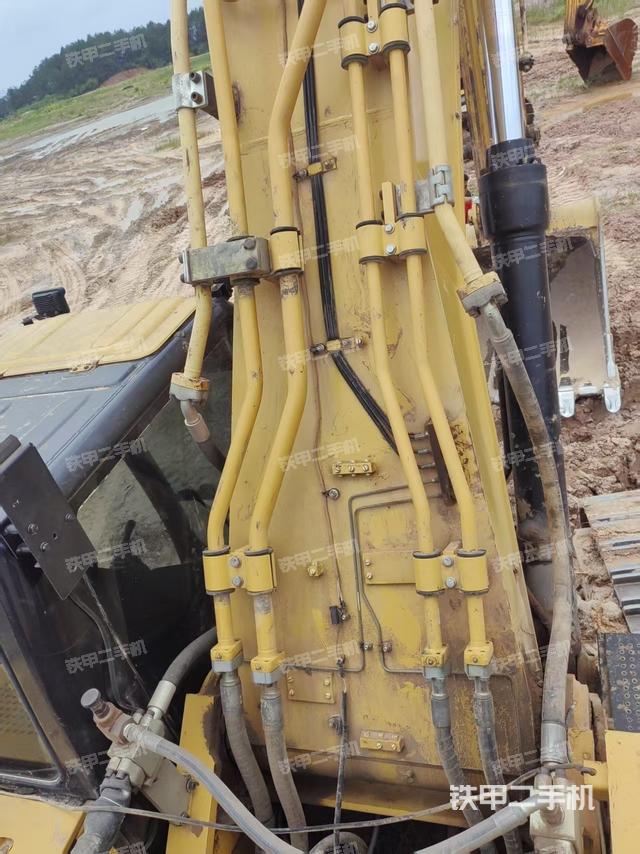 大臂背部俯视（工作和回转装置）