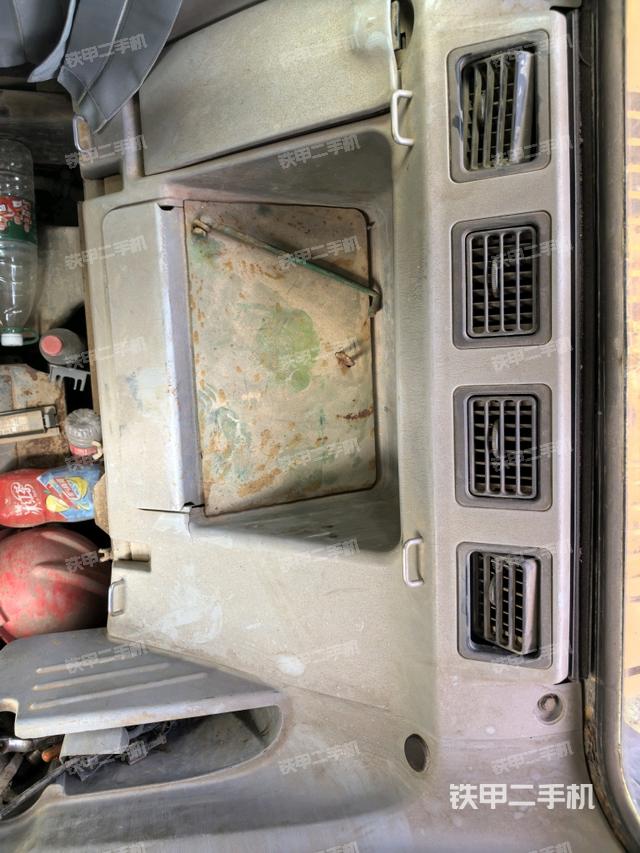 左后方玻璃角標(biāo)(駕駛室部分) 左后方玻璃角標(biāo)(駕駛室部分)