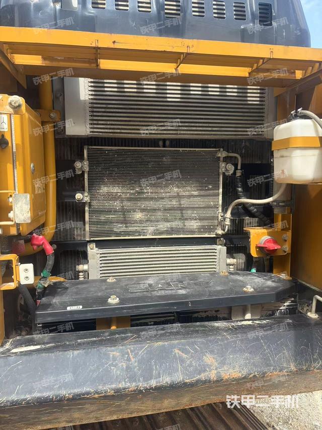 散热器正面(大件舱室) 散热器正面(大件舱室)